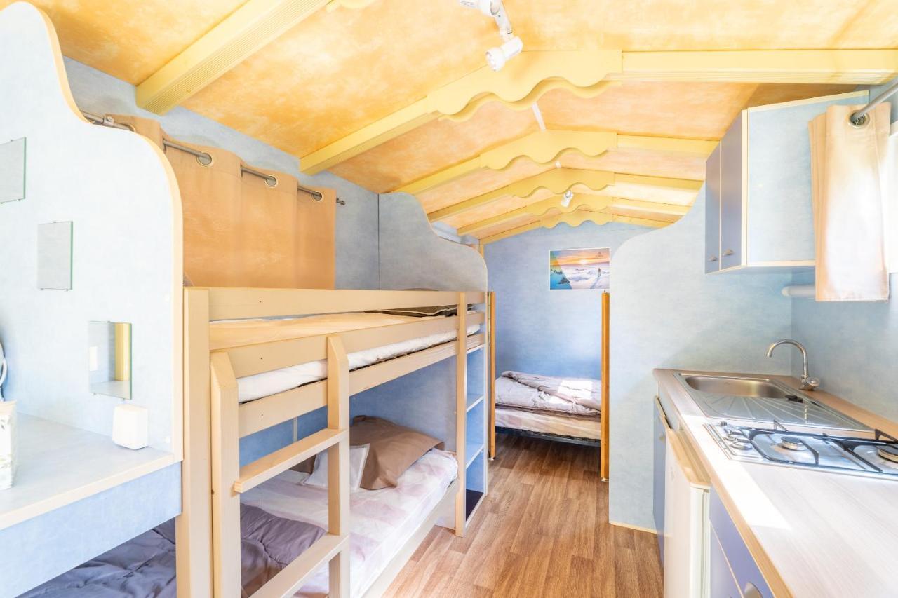 Camping Le Colporteur Hotel เลอบูร์-เดอัวซ็อง ภายนอก รูปภาพ