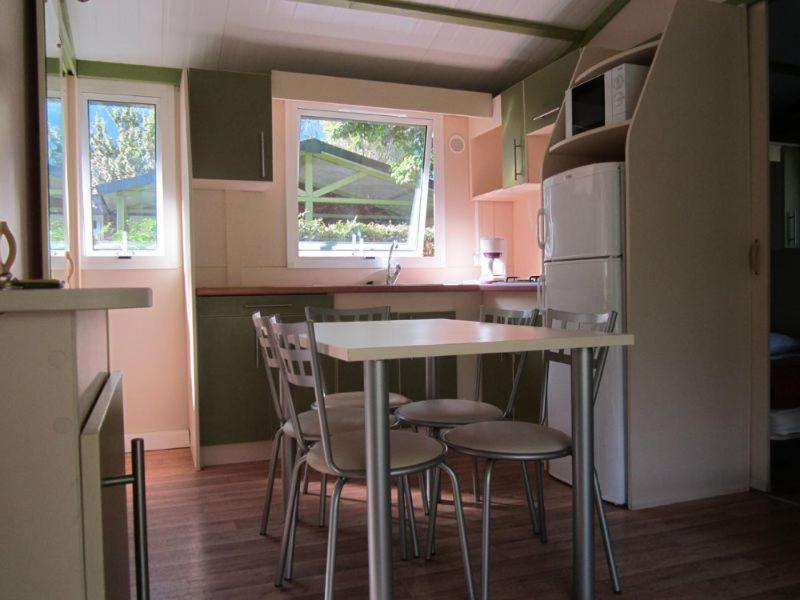Camping Le Colporteur Hotel เลอบูร์-เดอัวซ็อง ภายนอก รูปภาพ