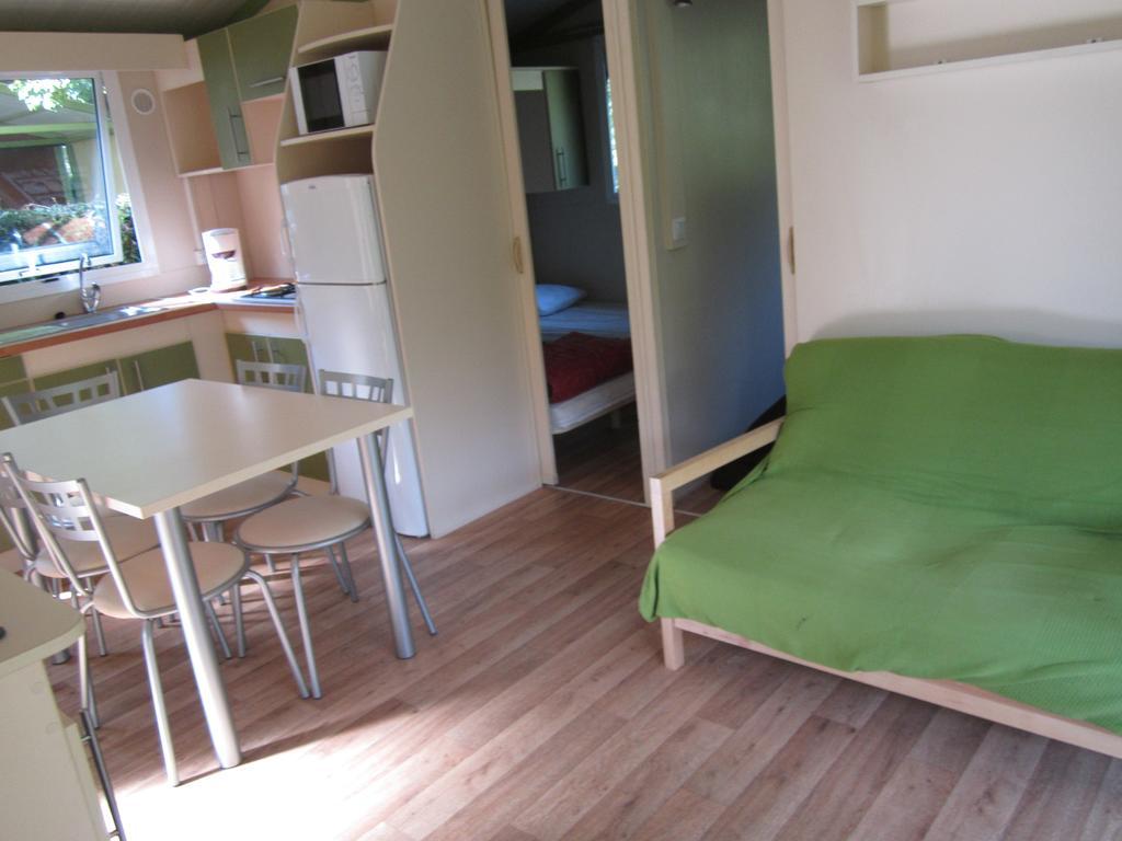 Camping Le Colporteur Hotel เลอบูร์-เดอัวซ็อง ภายนอก รูปภาพ