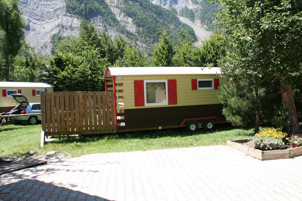 Camping Le Colporteur Hotel เลอบูร์-เดอัวซ็อง ภายนอก รูปภาพ